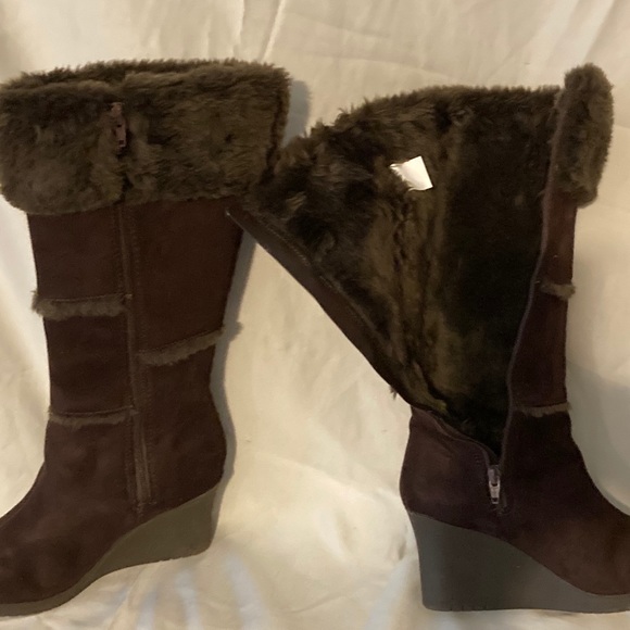 Furry boots - Picture 2 of 2